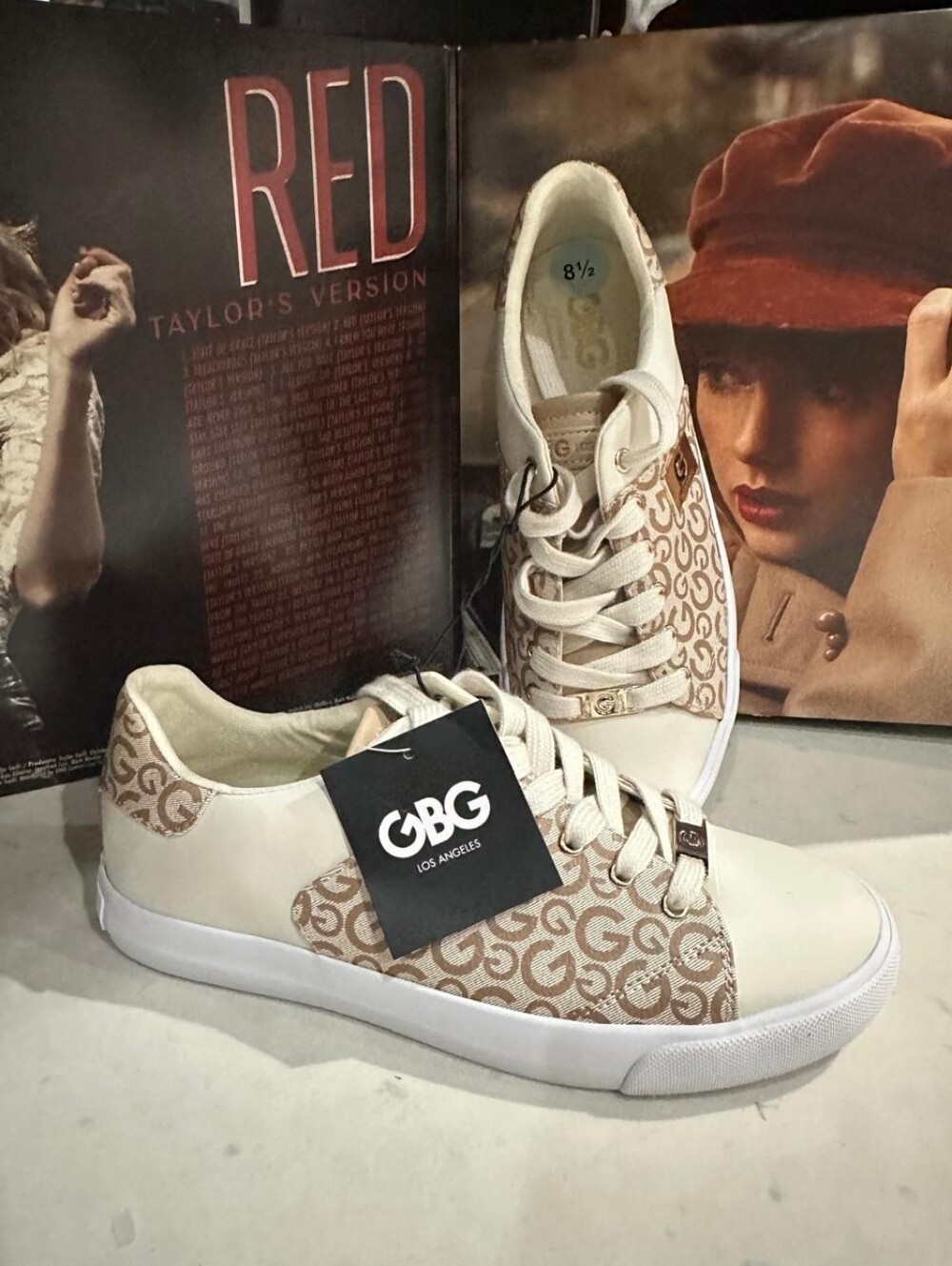 NWT GBG Los Angeles Cream & Tan Logo Low-Top Sneakers / WOMEN'S 8.5
